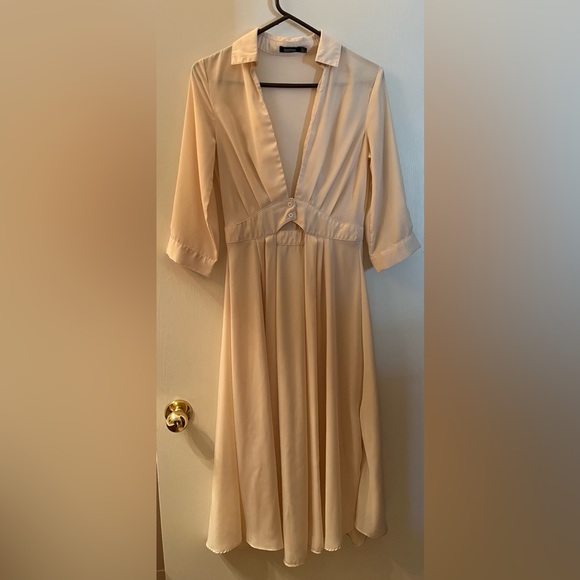 Boohoo Plunge Neck Split Maxi Top in Cream - Picture 3 of 4